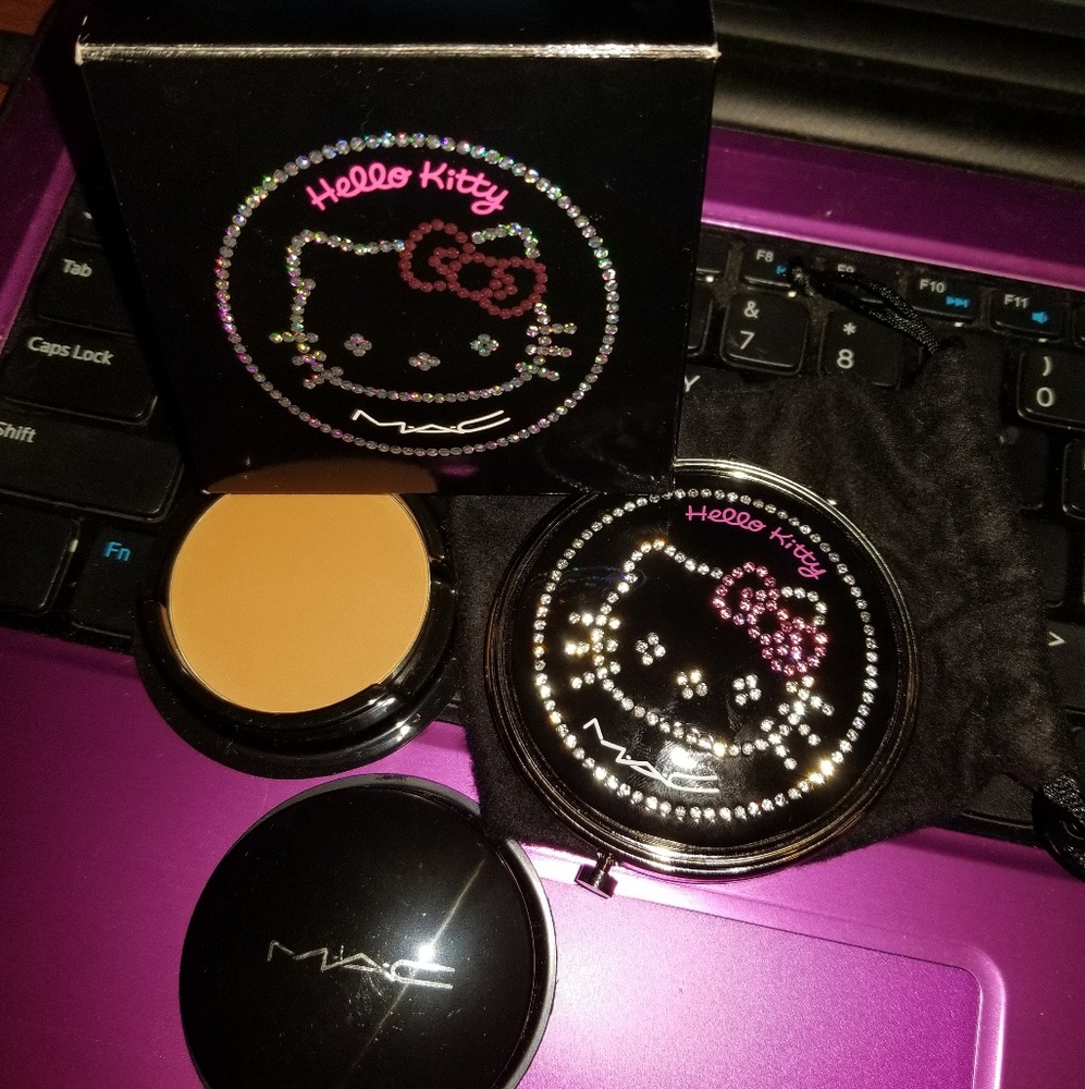 MAC Cosmetics Hello Kitty Mystery Kouture Powder